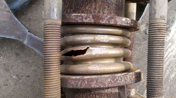 蒸汽管道波纹金属软管补偿器什么原因能造成损坏
