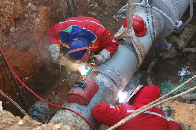 消防泵稳压泵金属软接头：新建俄油下海管线与新大线连接动火成功完成